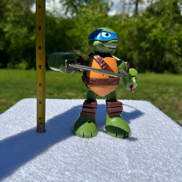 Leonardo Talking Teenage Mutant Ninja Turtles, 6 inch Half-Shell Heroes Toy - Picture 6 of 7